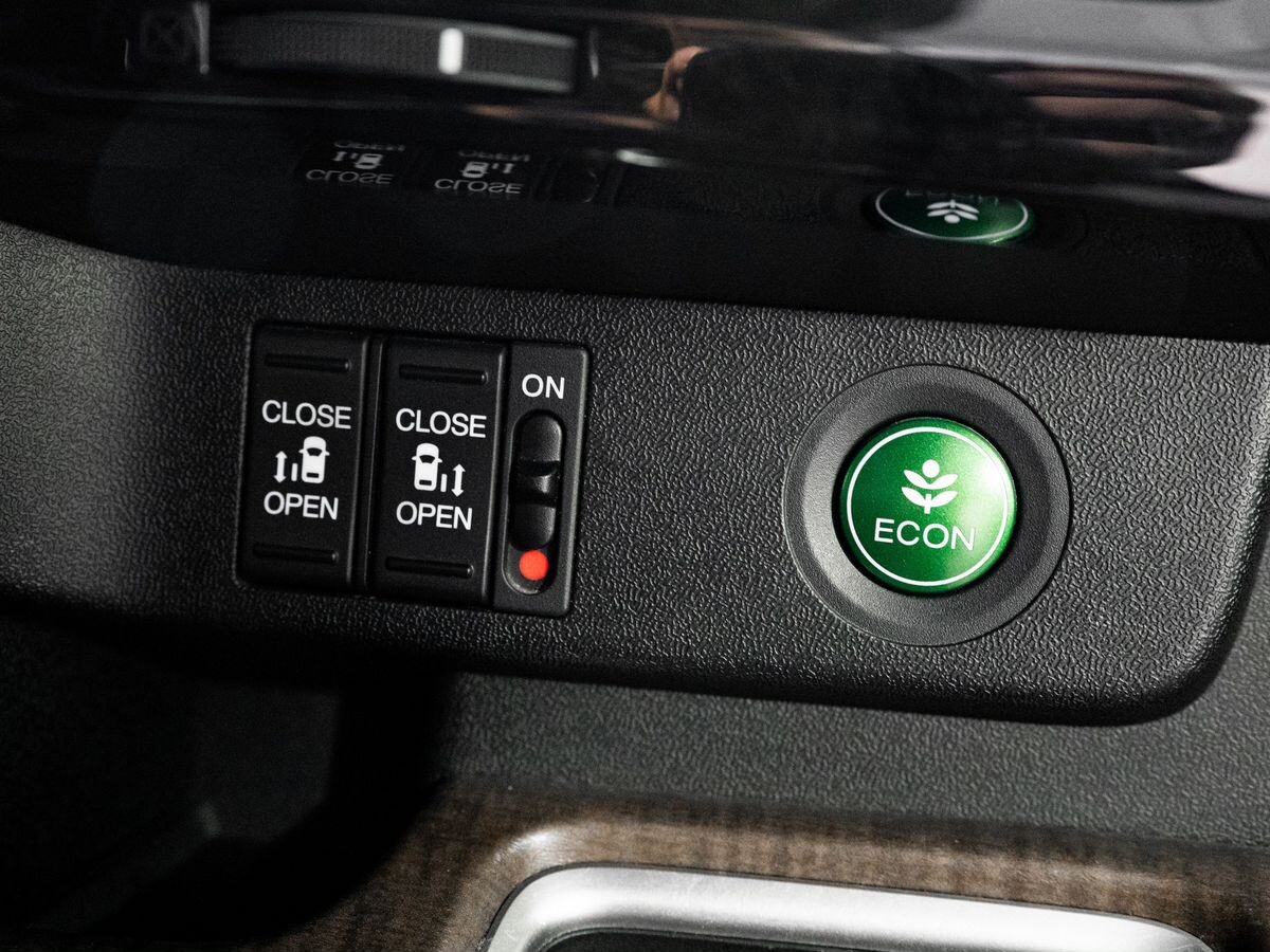 Honda Stepwgn 2015 - фото автомобиля