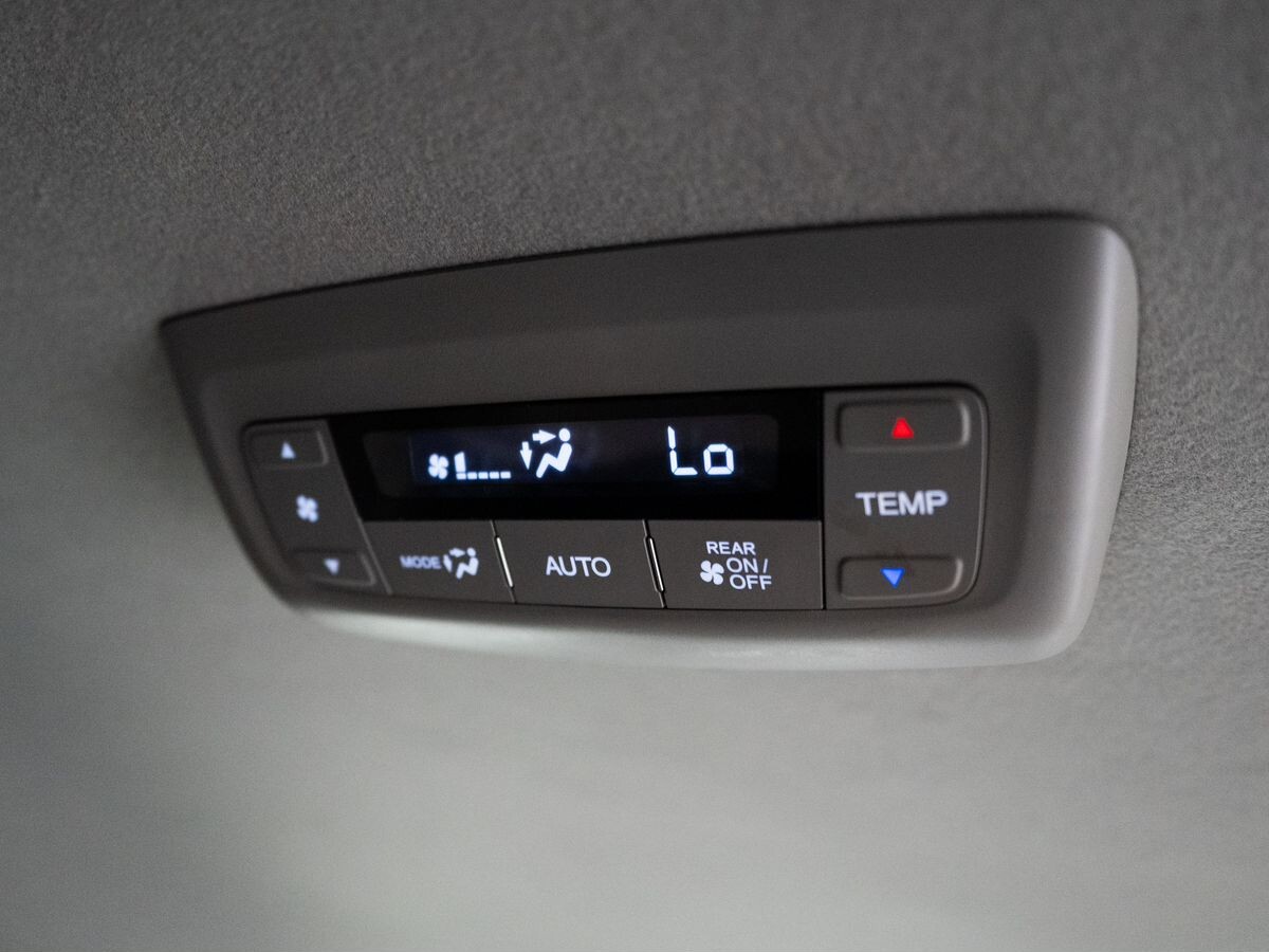 Honda Stepwgn 2015 - фото автомобиля