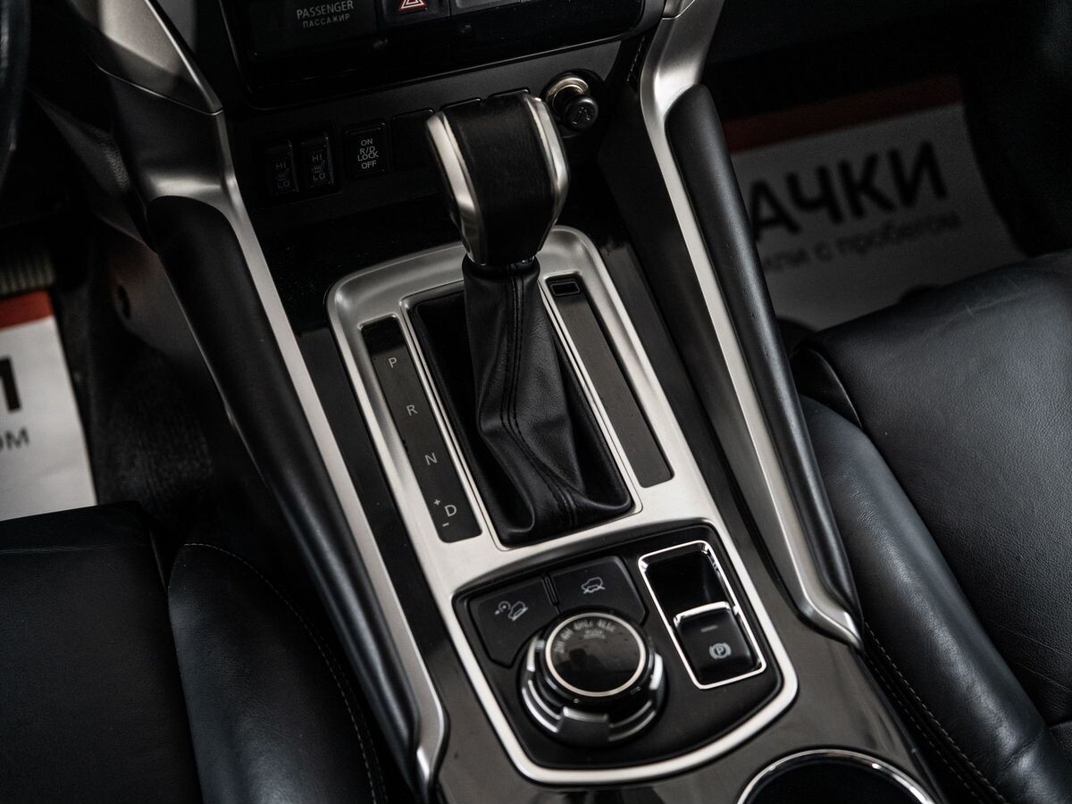 Mitsubishi Pajero Sport 2018 - фото автомобиля