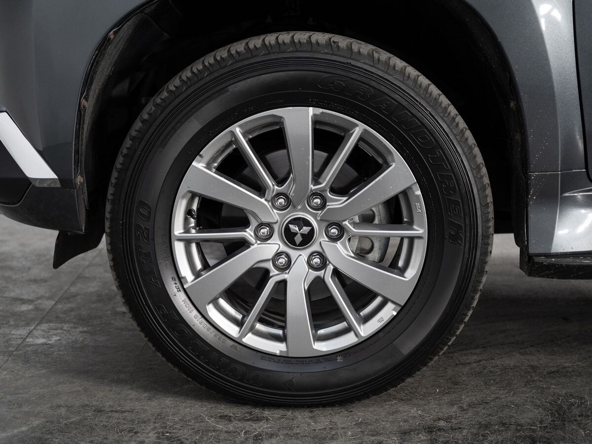 Mitsubishi Pajero Sport 2018 - фото автомобиля