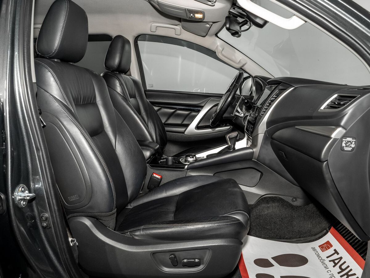 Mitsubishi Pajero Sport 2018 - фото автомобиля