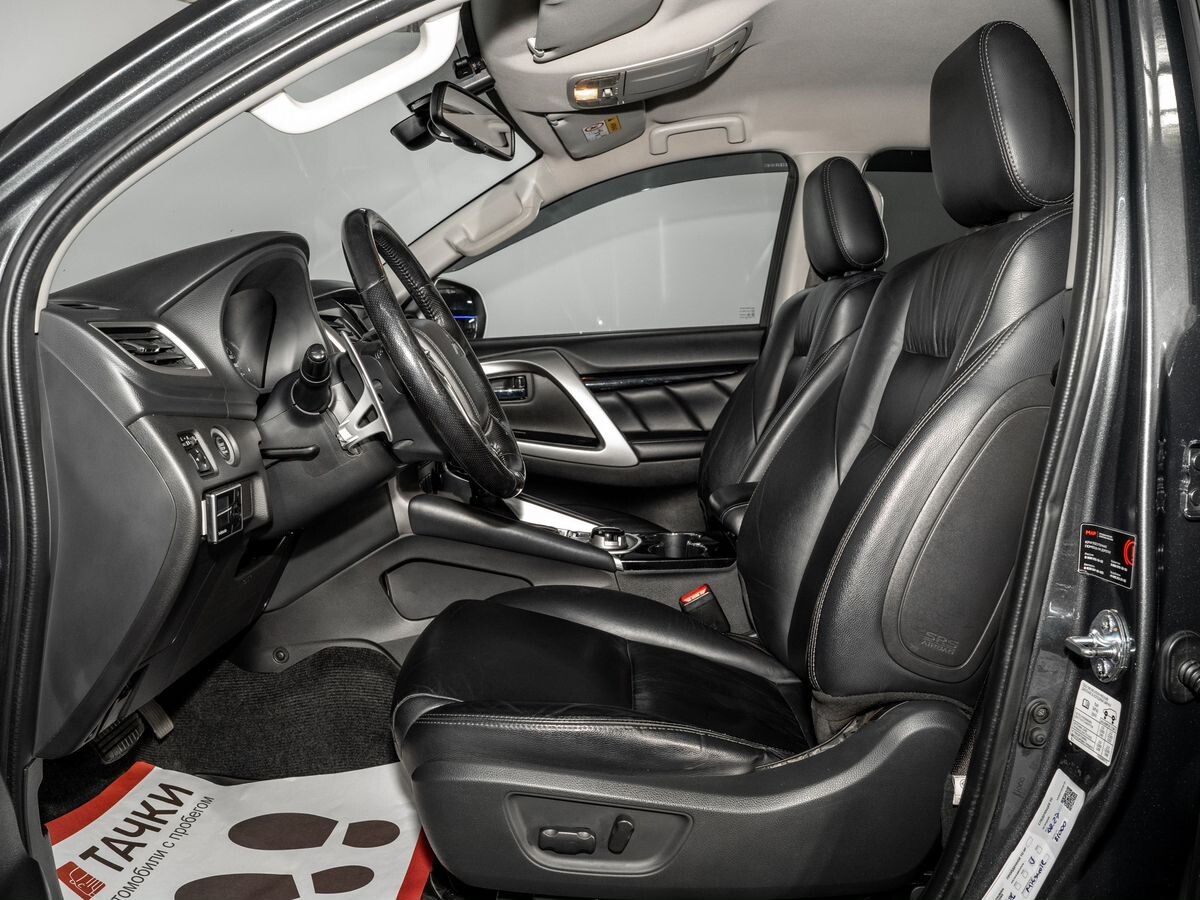 Mitsubishi Pajero Sport 2018 - фото автомобиля