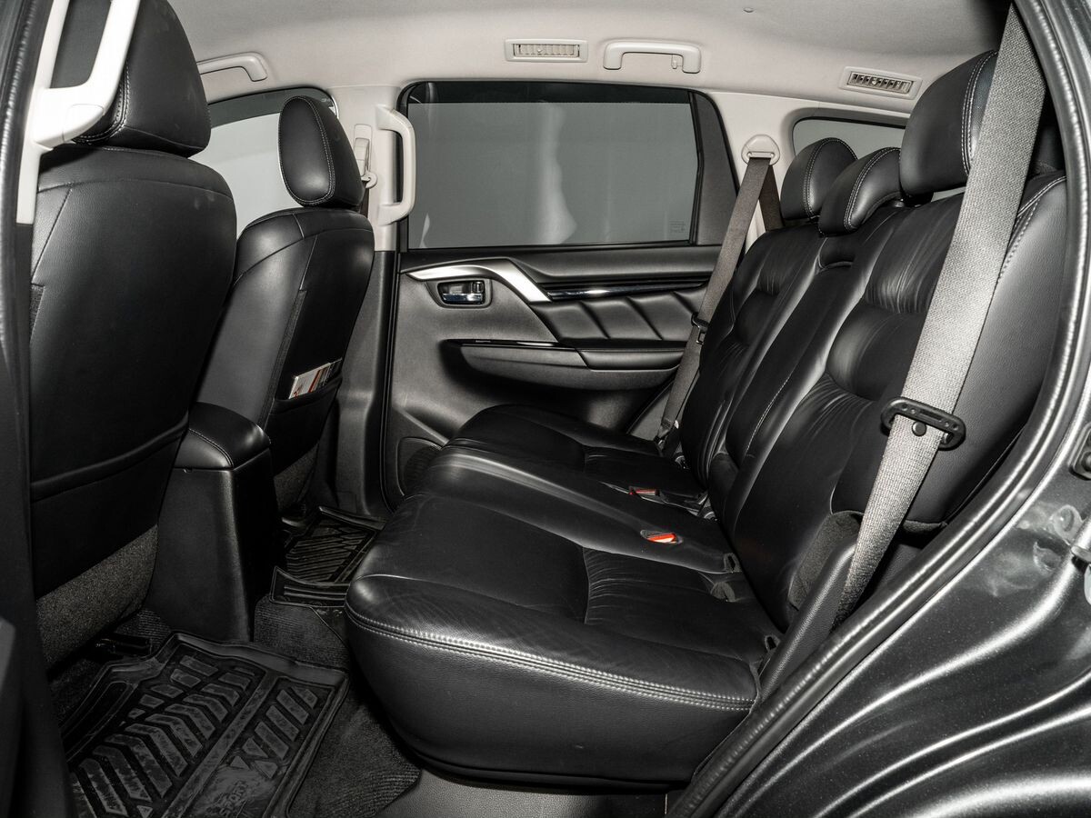 Mitsubishi Pajero Sport 2018 - фото автомобиля