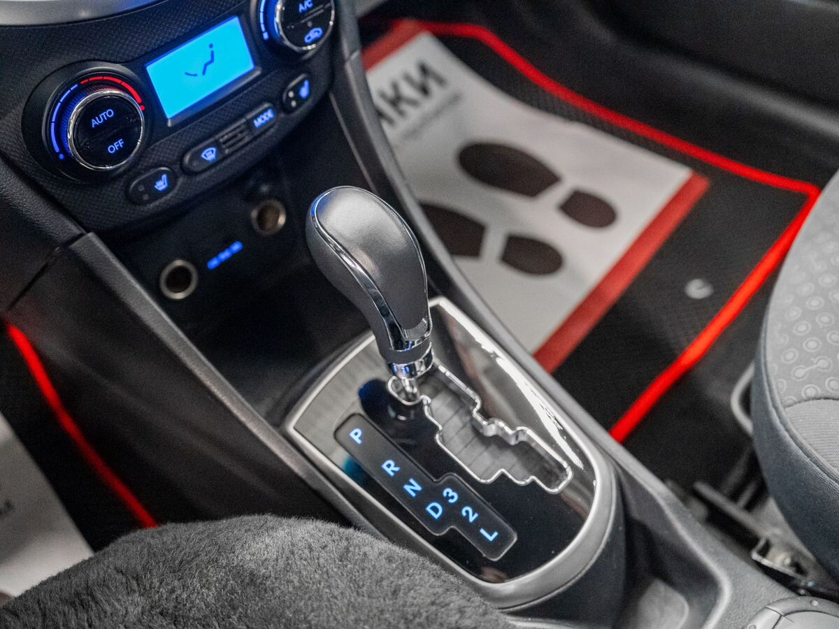 Hyundai Solaris 2012 - фото автомобиля
