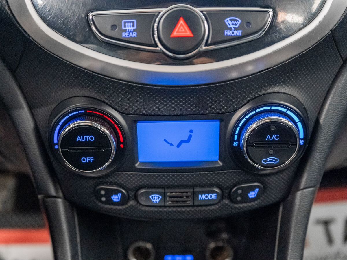Hyundai Solaris 2012 - фото автомобиля