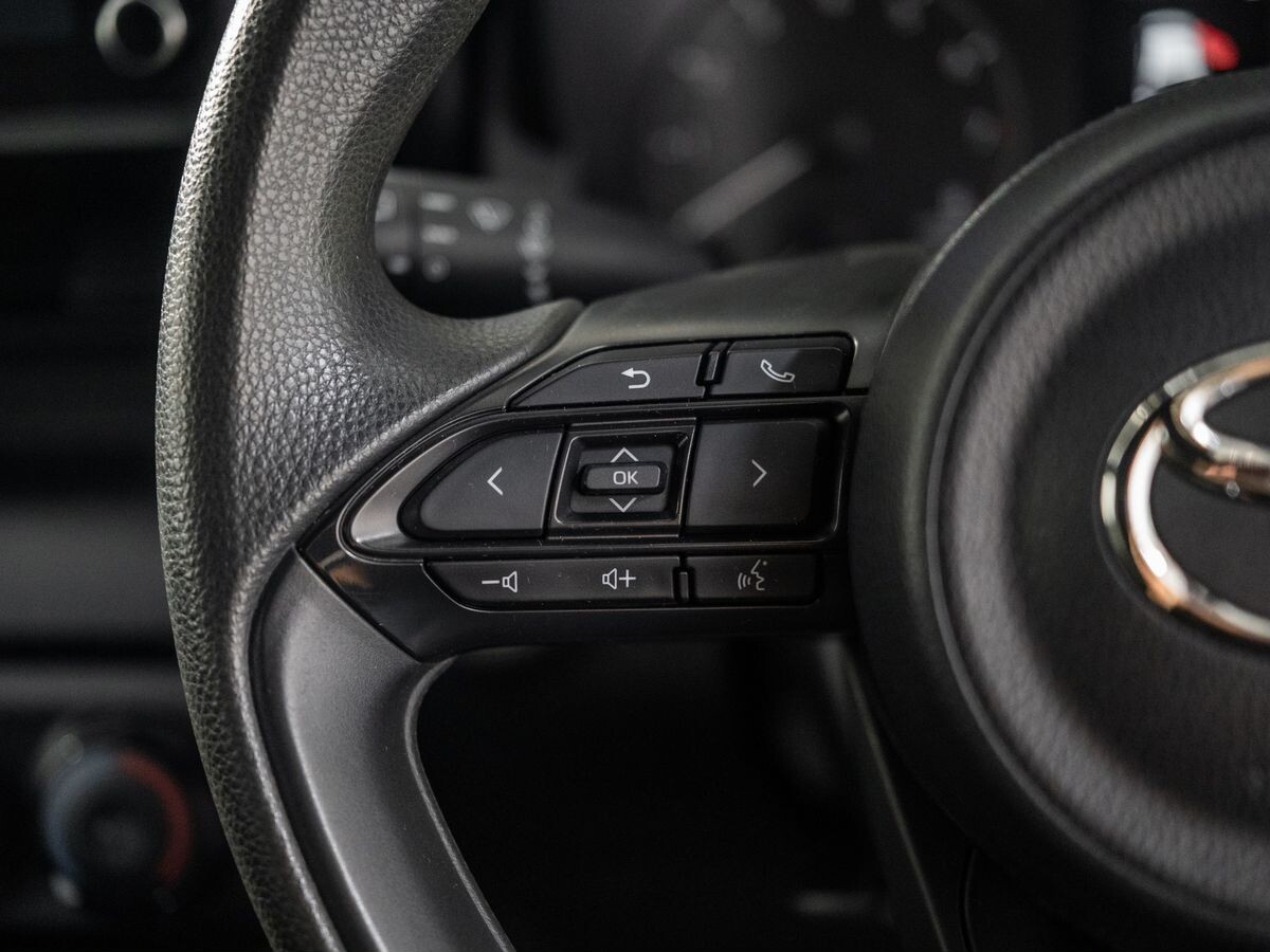 Toyota Yaris 2021 - фото автомобиля