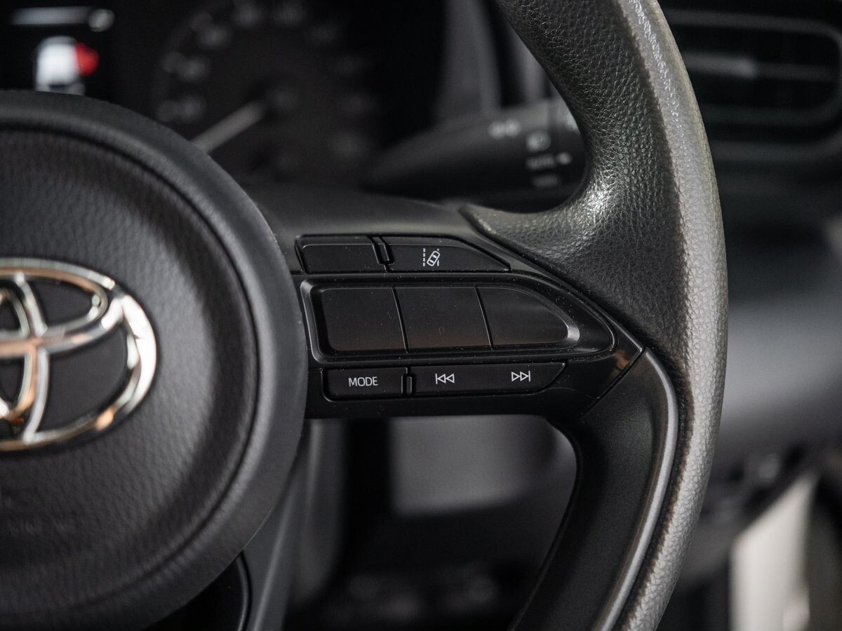 Toyota Yaris 2021 - фото автомобиля
