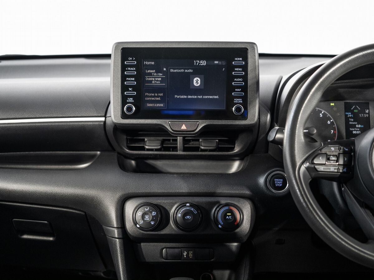 Toyota Yaris 2021 - фото автомобиля