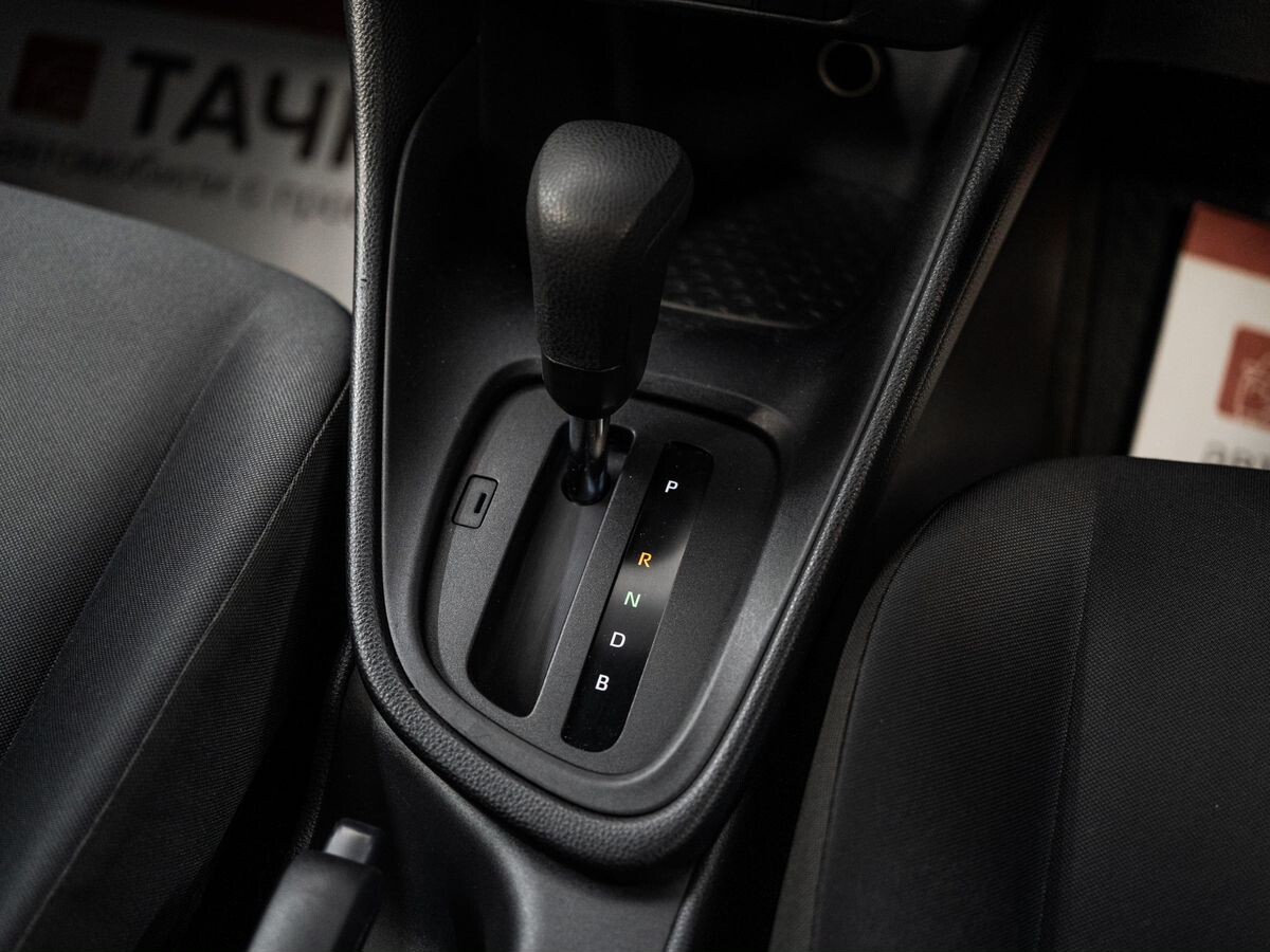Toyota Yaris 2021 - фото автомобиля