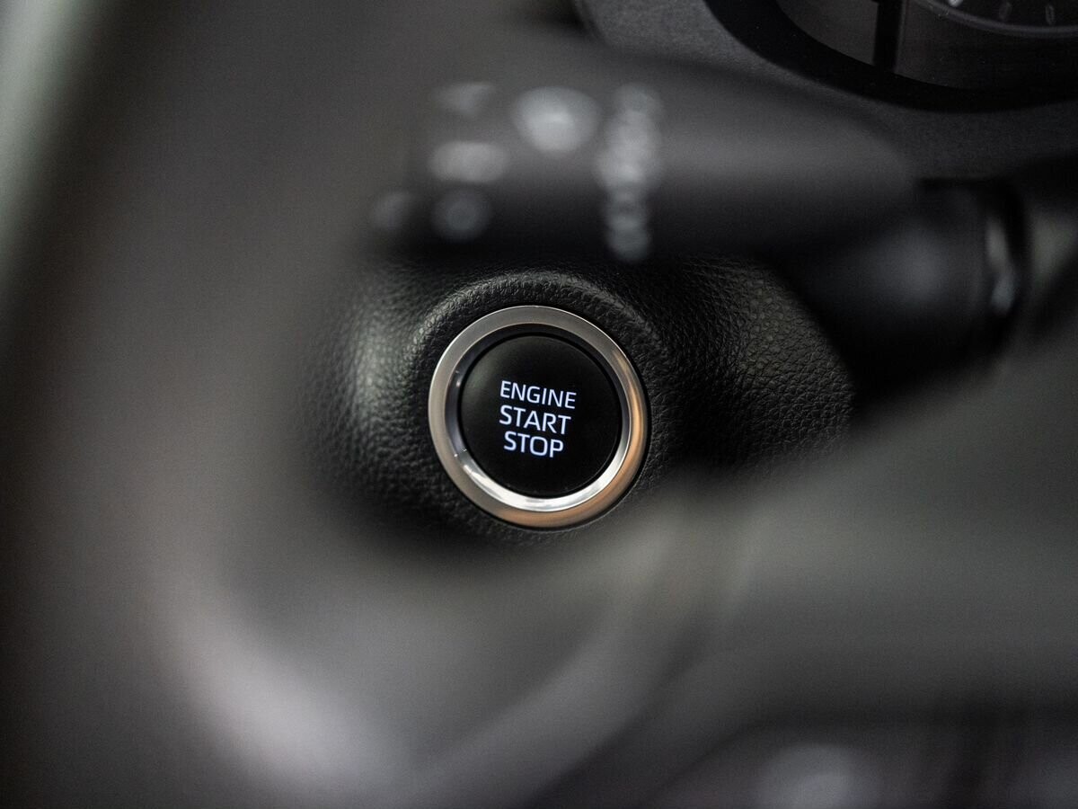 Toyota Yaris 2021 - фото автомобиля