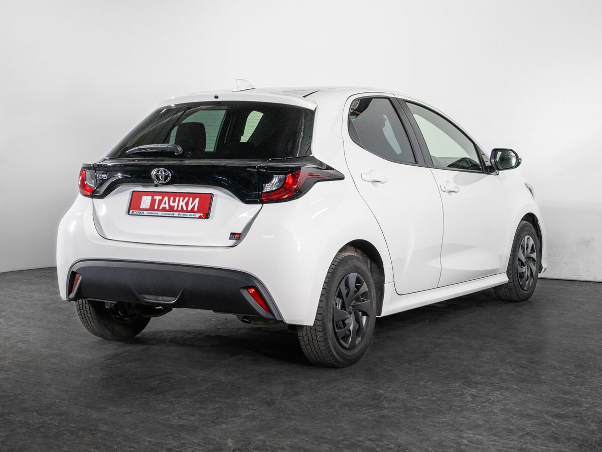 Toyota Yaris 2021 - фото автомобиля