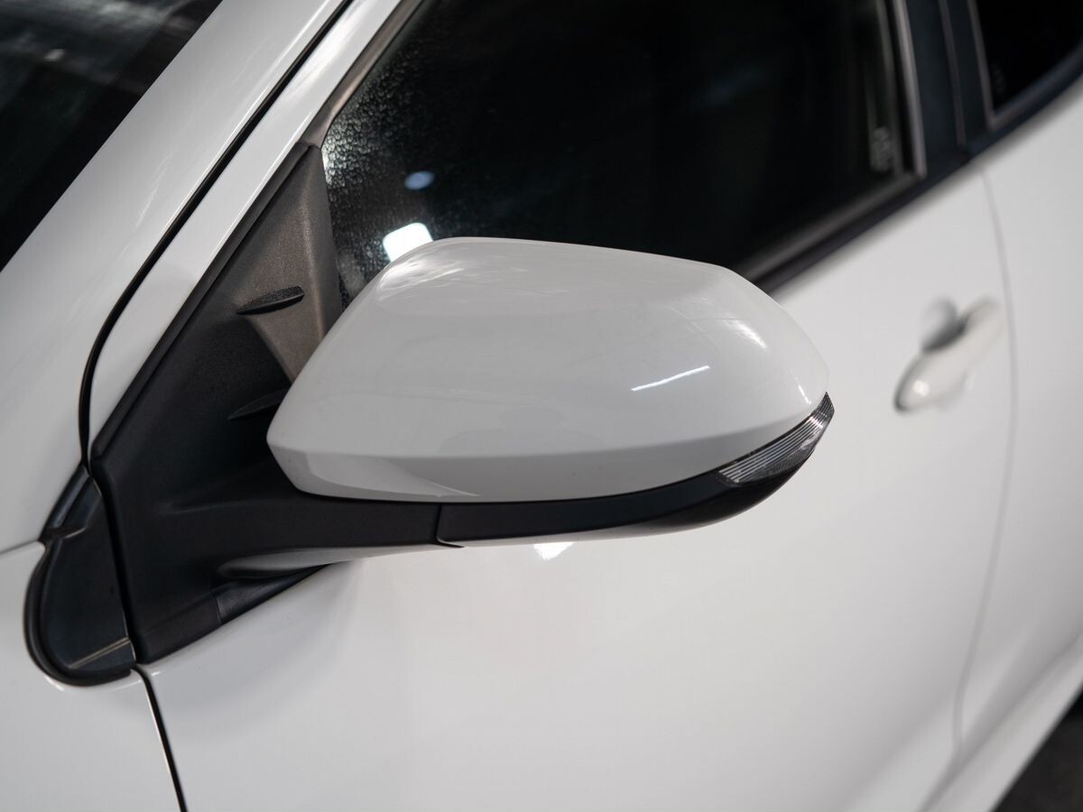 Toyota Yaris 2021 - фото автомобиля