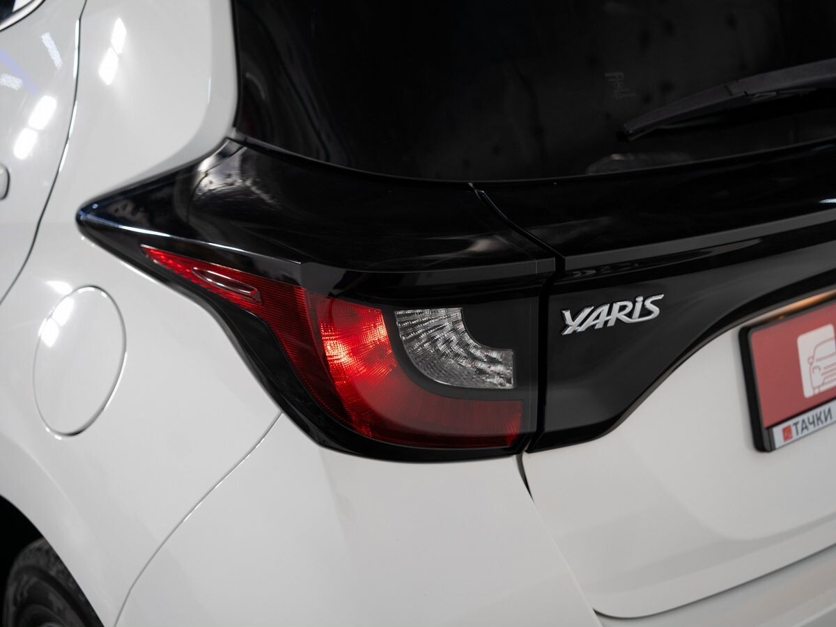 Toyota Yaris 2021 - фото автомобиля