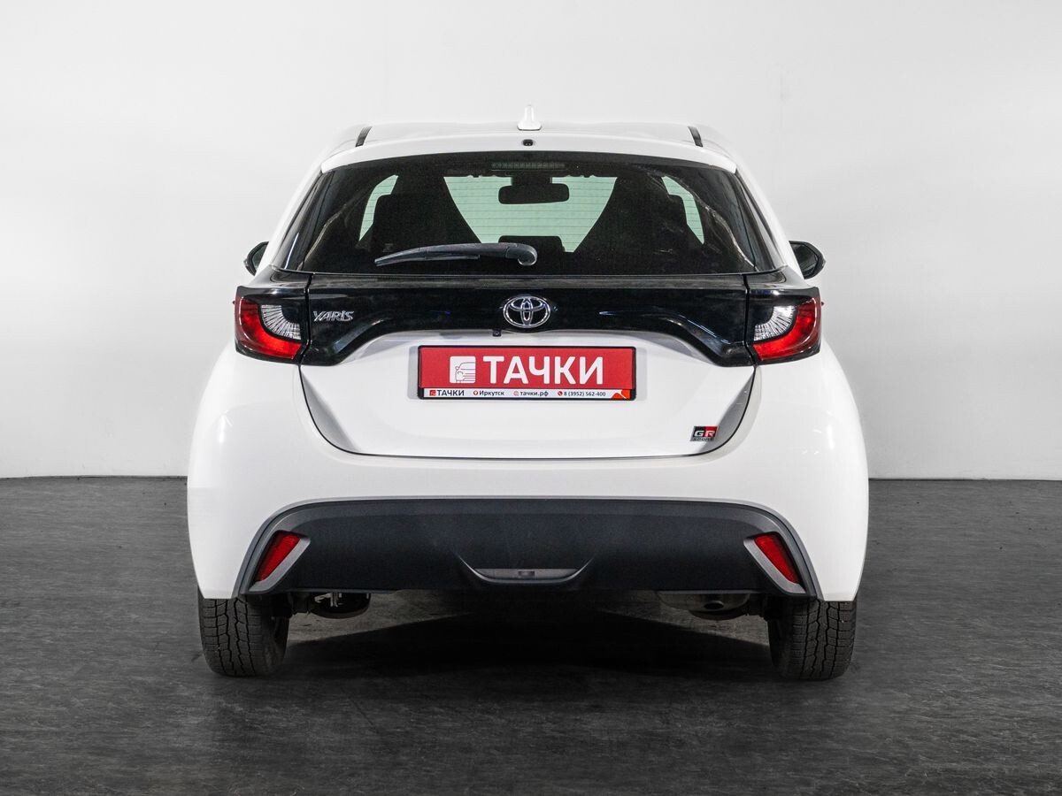 Toyota Yaris 2021 - фото автомобиля