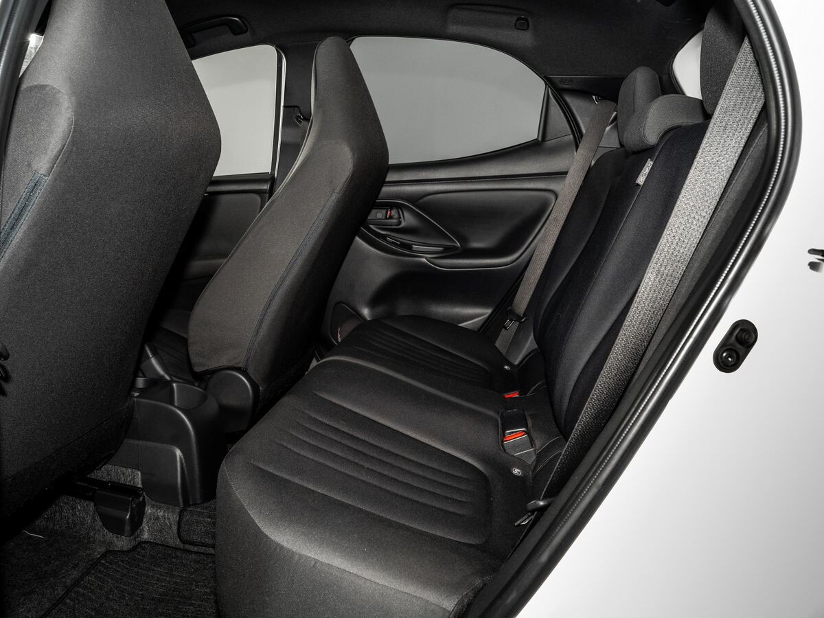 Toyota Yaris 2021 - фото автомобиля