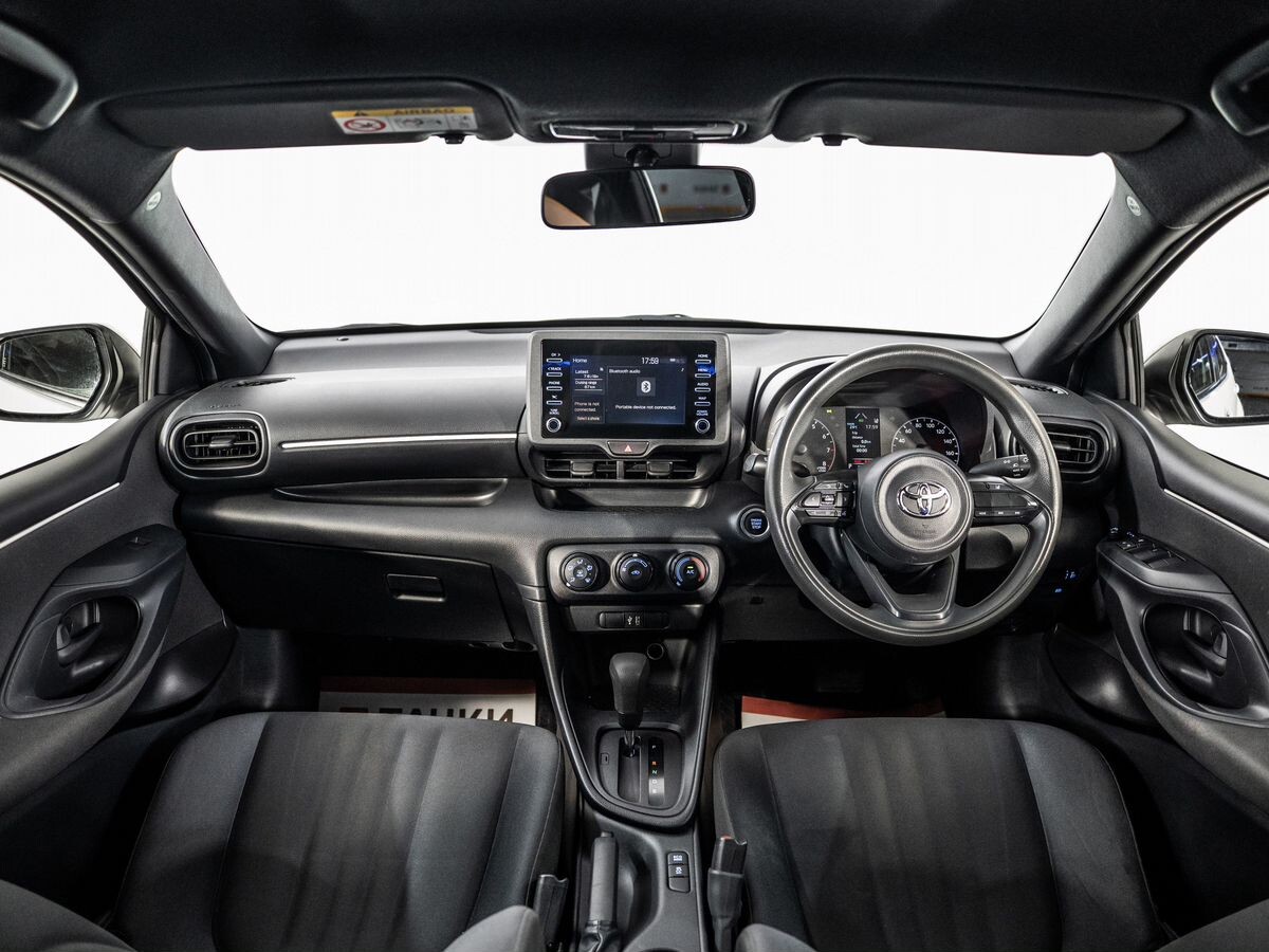 Toyota Yaris 2021 - фото автомобиля