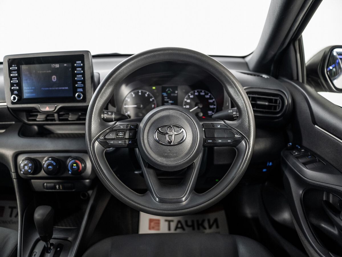 Toyota Yaris 2021 - фото автомобиля