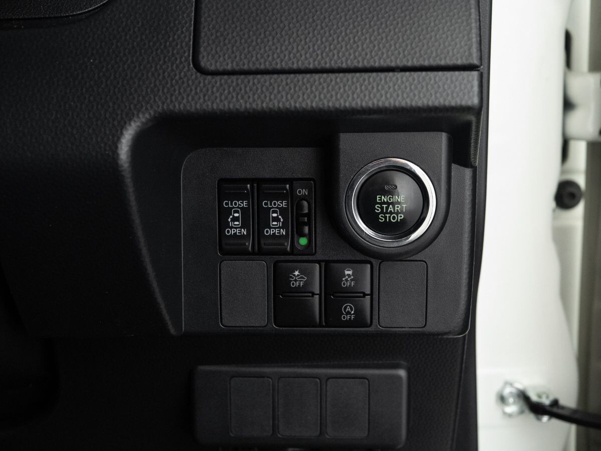 Toyota Tank 2018 - фото автомобиля