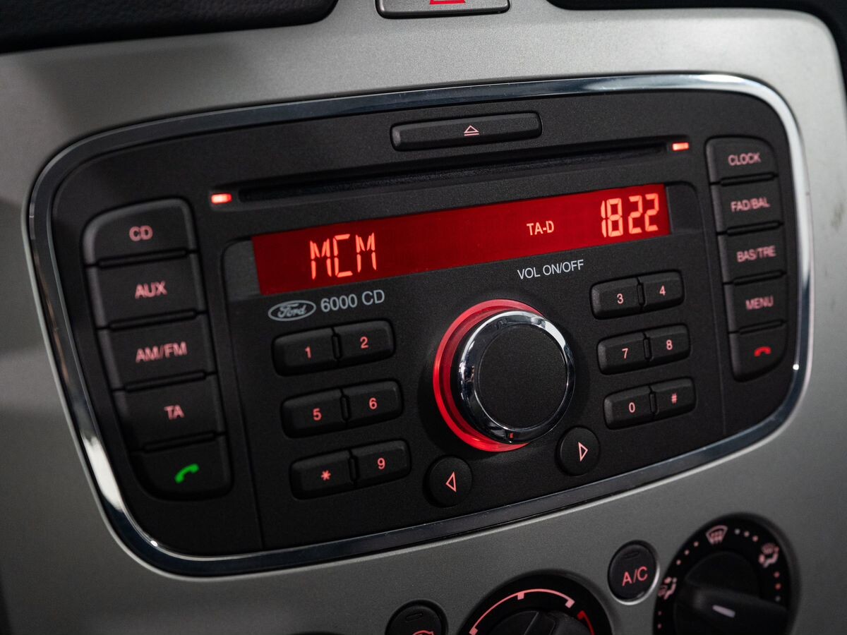 Ford Focus 2011 - фото автомобиля