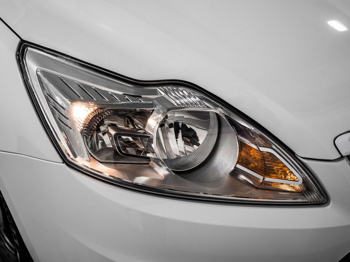 Ford Focus 2011 - фото автомобиля
