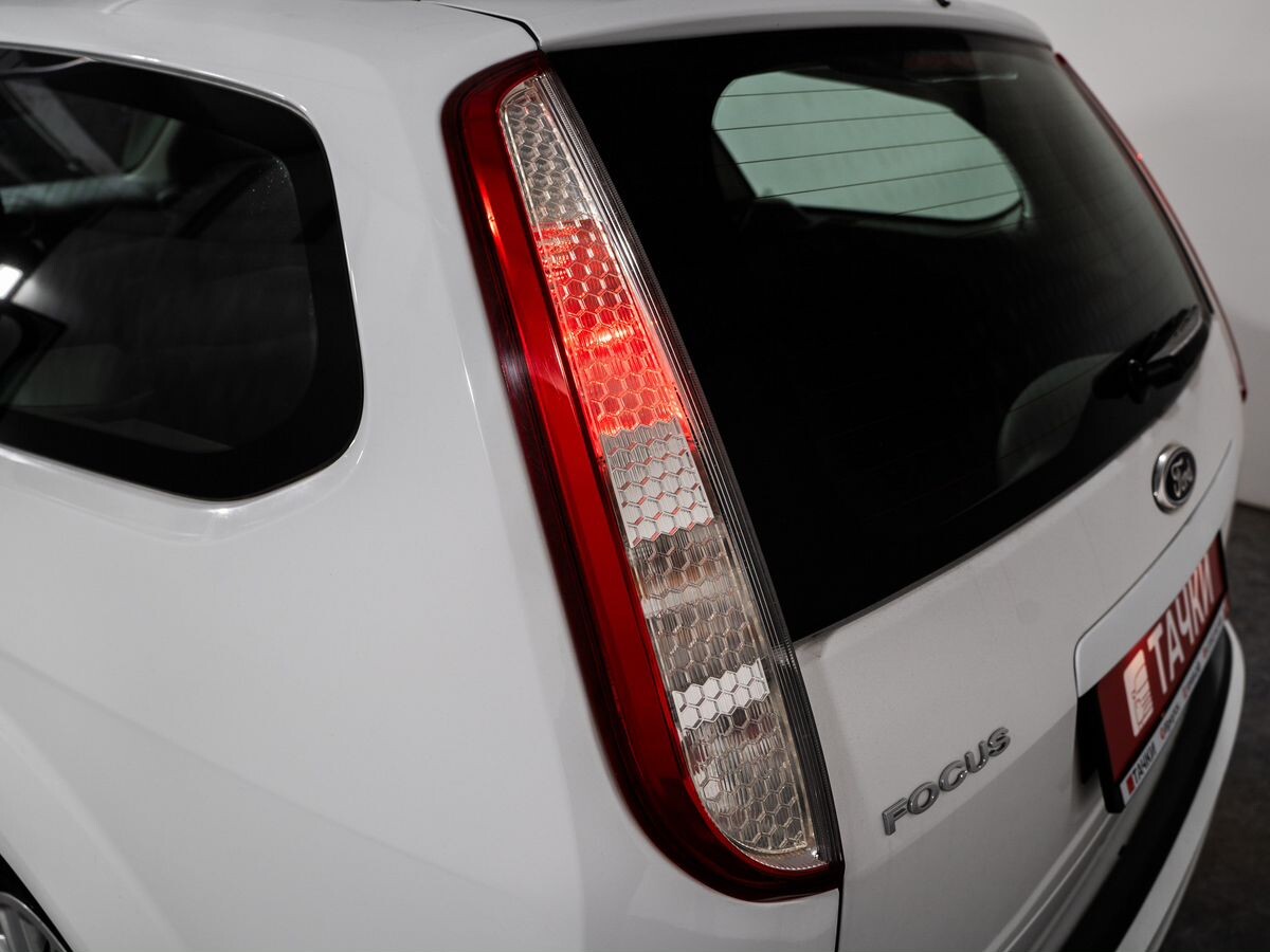 Ford Focus 2011 - фото автомобиля