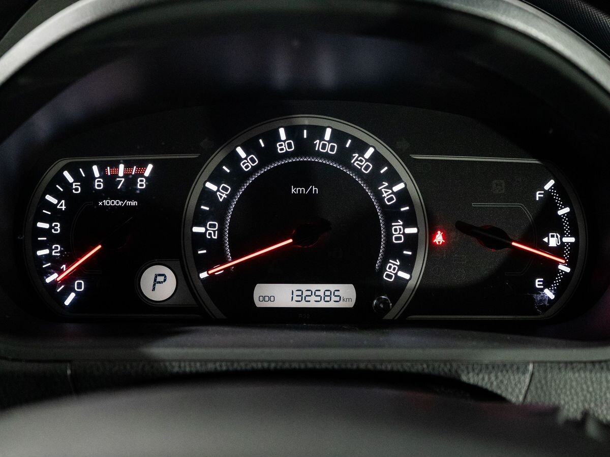 Toyota Voxy 2014 - фото автомобиля