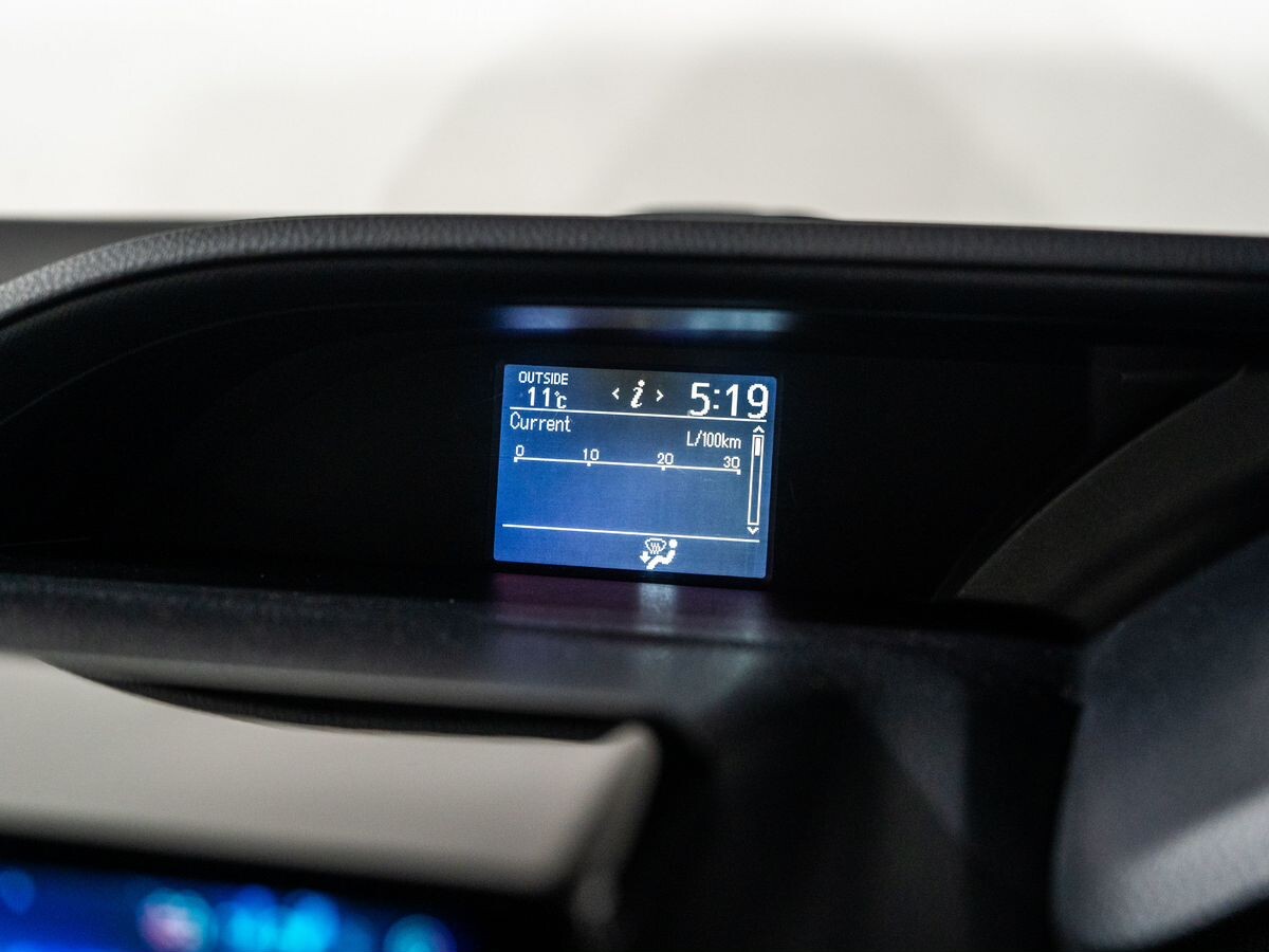 Toyota Voxy 2014 - фото автомобиля