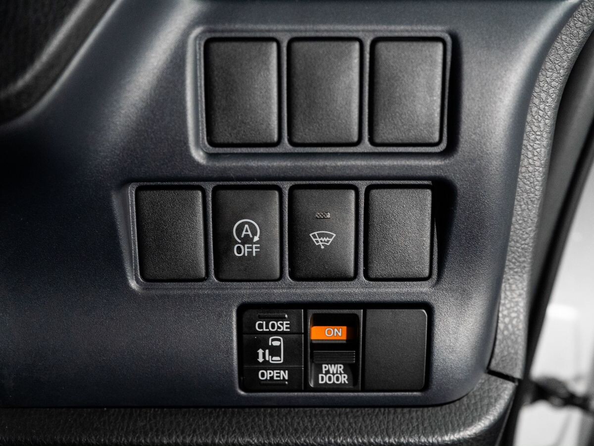 Toyota Voxy 2014 - фото автомобиля