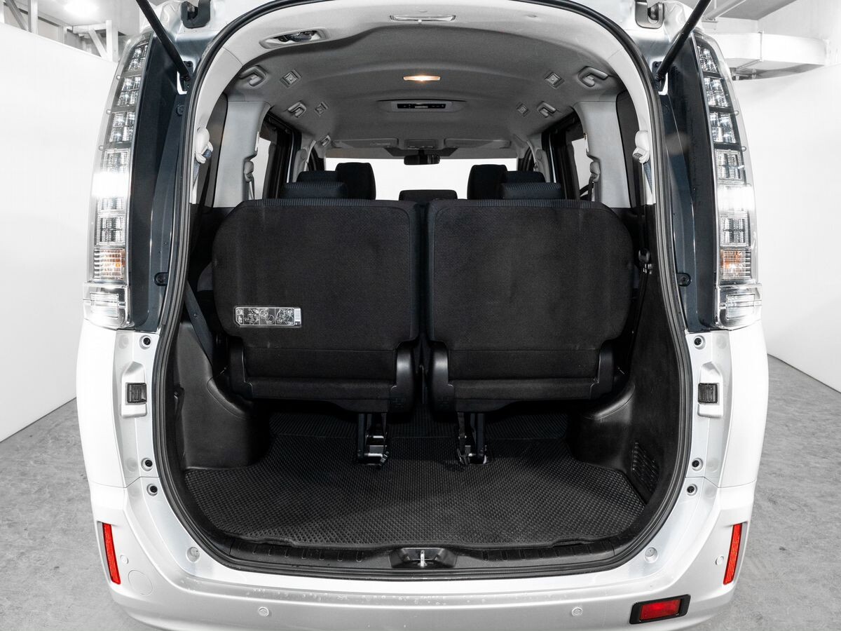 Toyota Voxy 2014 - фото автомобиля