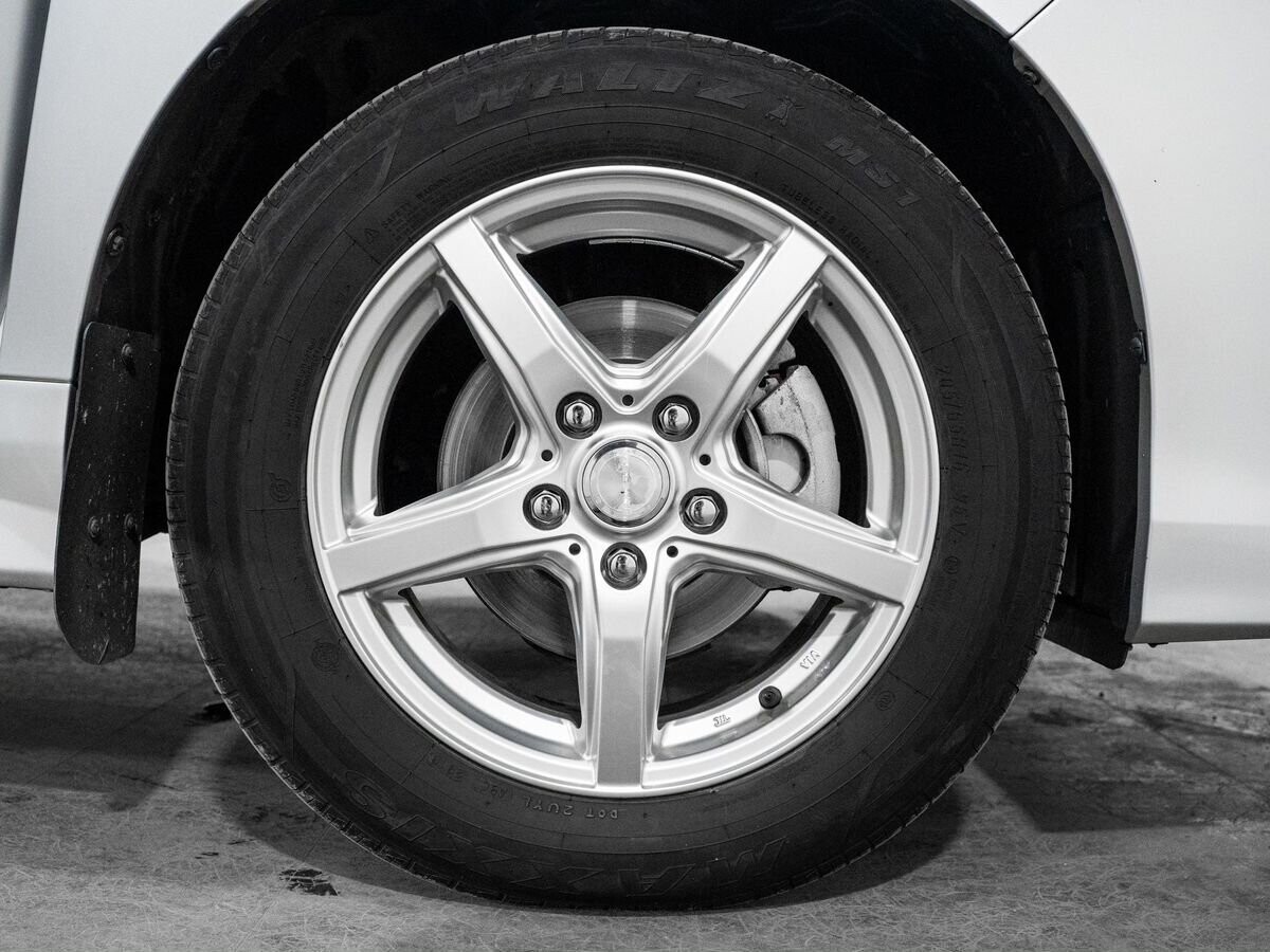 Toyota Voxy 2014 - фото автомобиля
