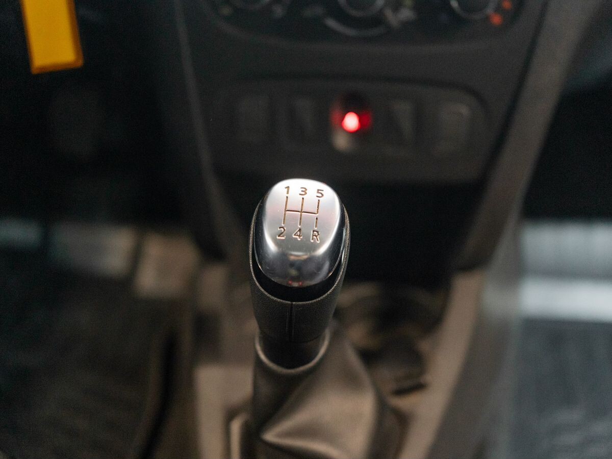 Renault Logan 2021 - фото автомобиля