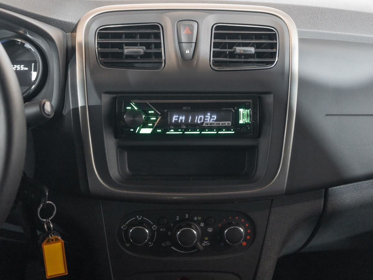 Renault Logan 2021 - фото автомобиля