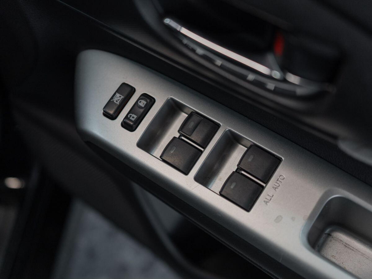 Toyota Wish 2010 - фото автомобиля