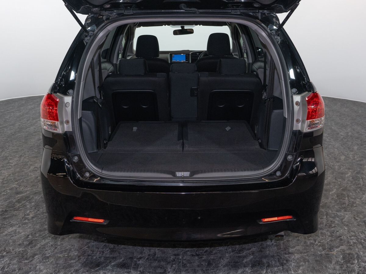 Toyota Wish 2010 - фото автомобиля