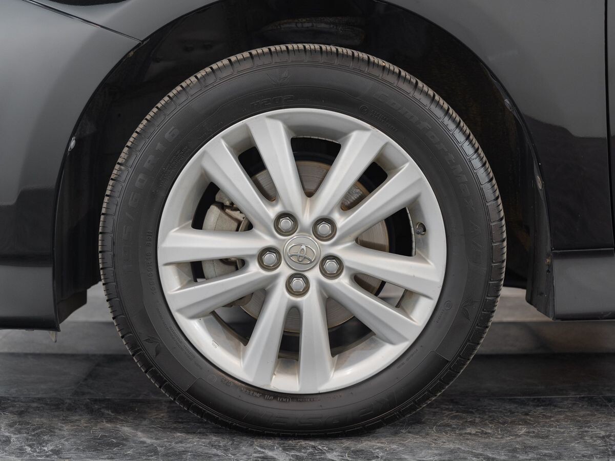 Toyota Wish 2010 - фото автомобиля