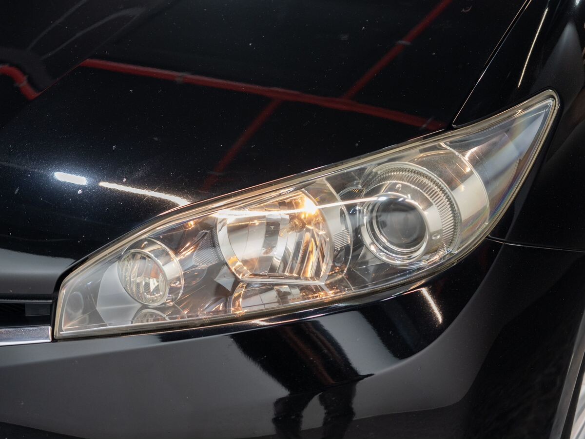 Toyota Wish 2010 - фото автомобиля
