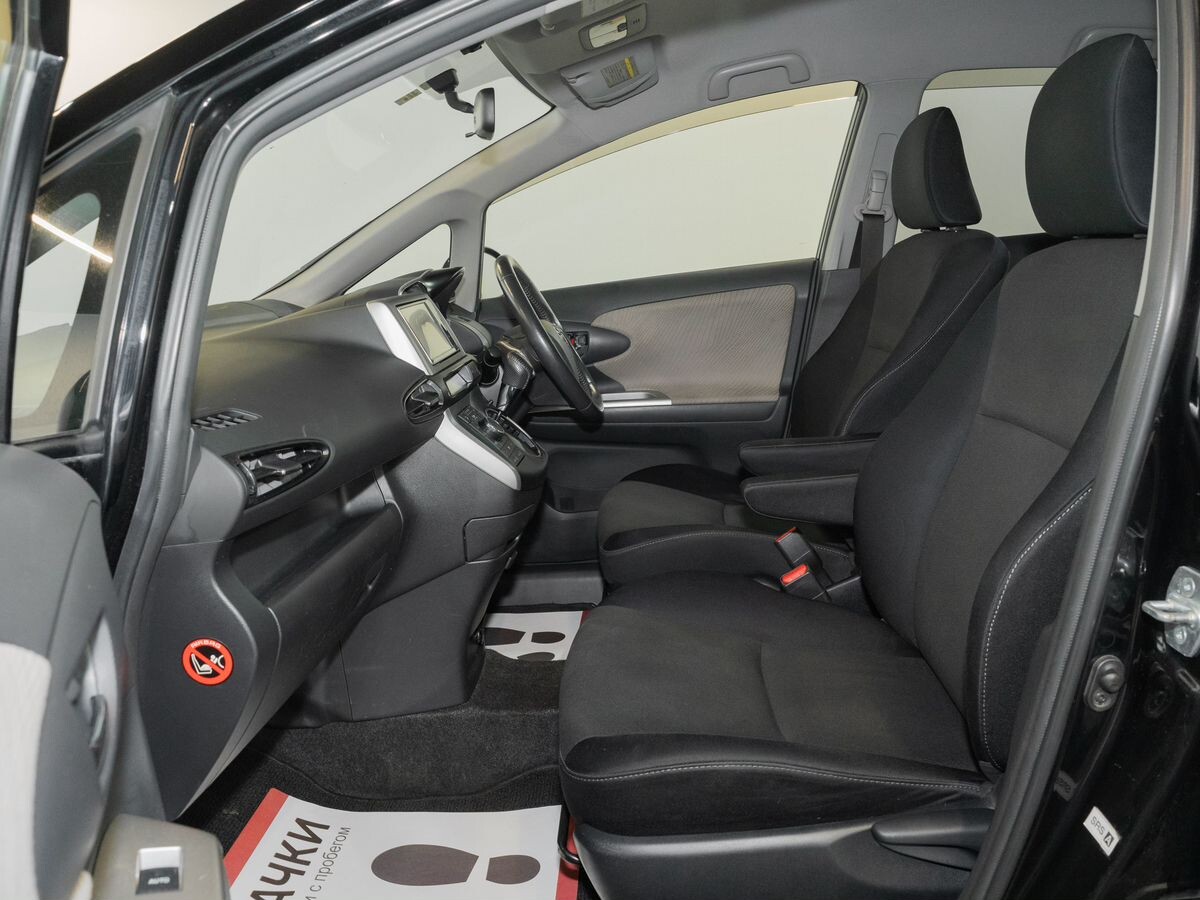 Toyota Wish 2010 - фото автомобиля
