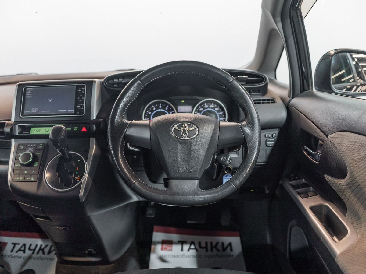 Toyota Wish 2010 - фото автомобиля