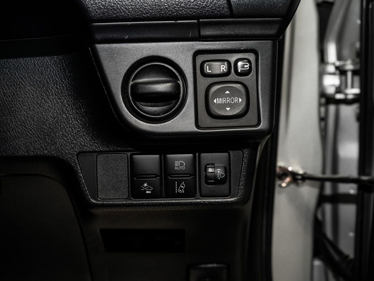 Toyota Corolla Fielder 2019 - фото автомобиля