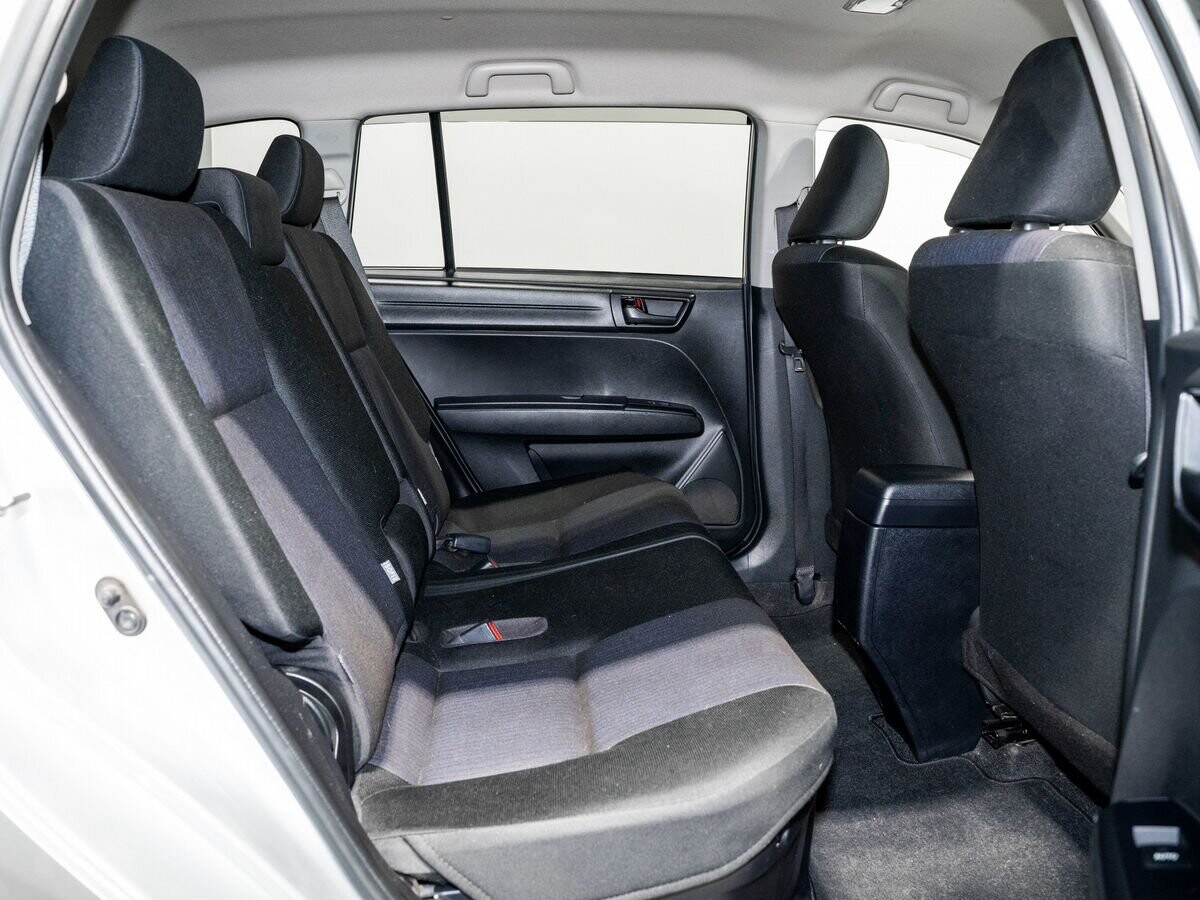 Toyota Corolla Fielder 2019 - фото автомобиля