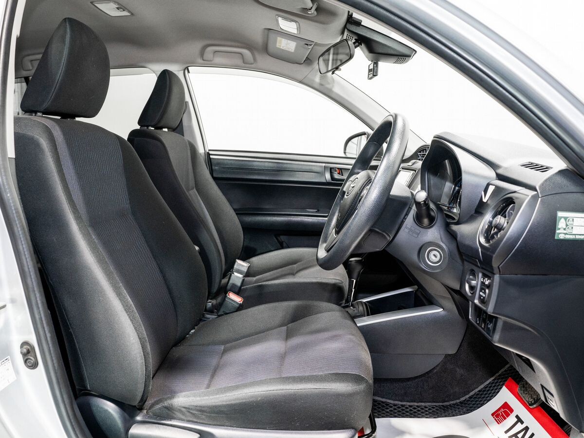 Toyota Corolla Fielder 2019 - фото автомобиля