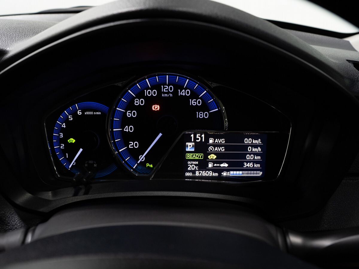 Toyota Corolla Fielder 2019 - фото автомобиля