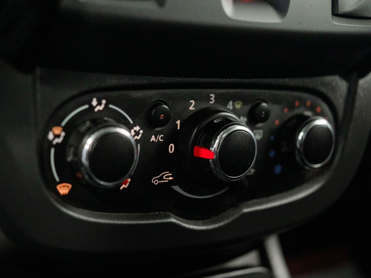 Renault Duster 2020 - фото автомобиля