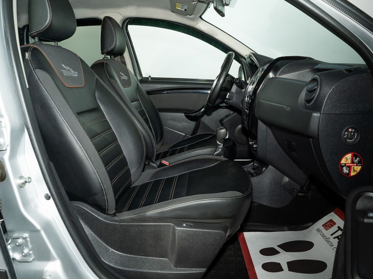 Renault Duster 2020 - фото автомобиля