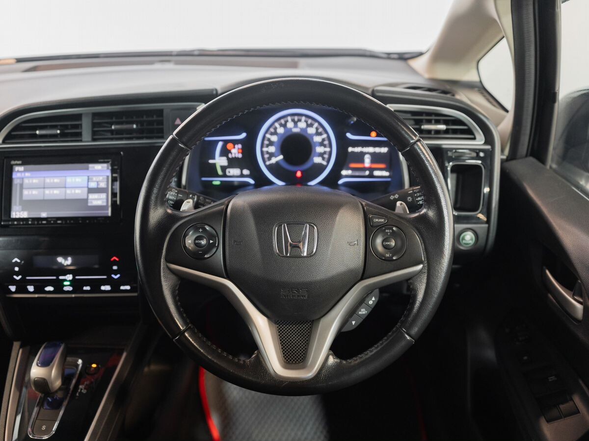 Honda Shuttle 2015 - фото автомобиля