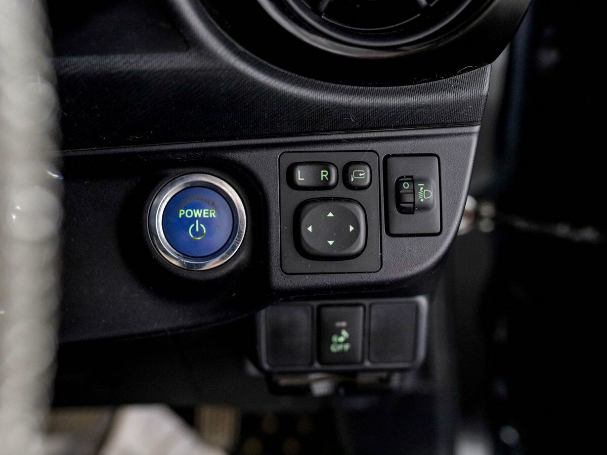 Toyota Aqua 2015 - фото автомобиля