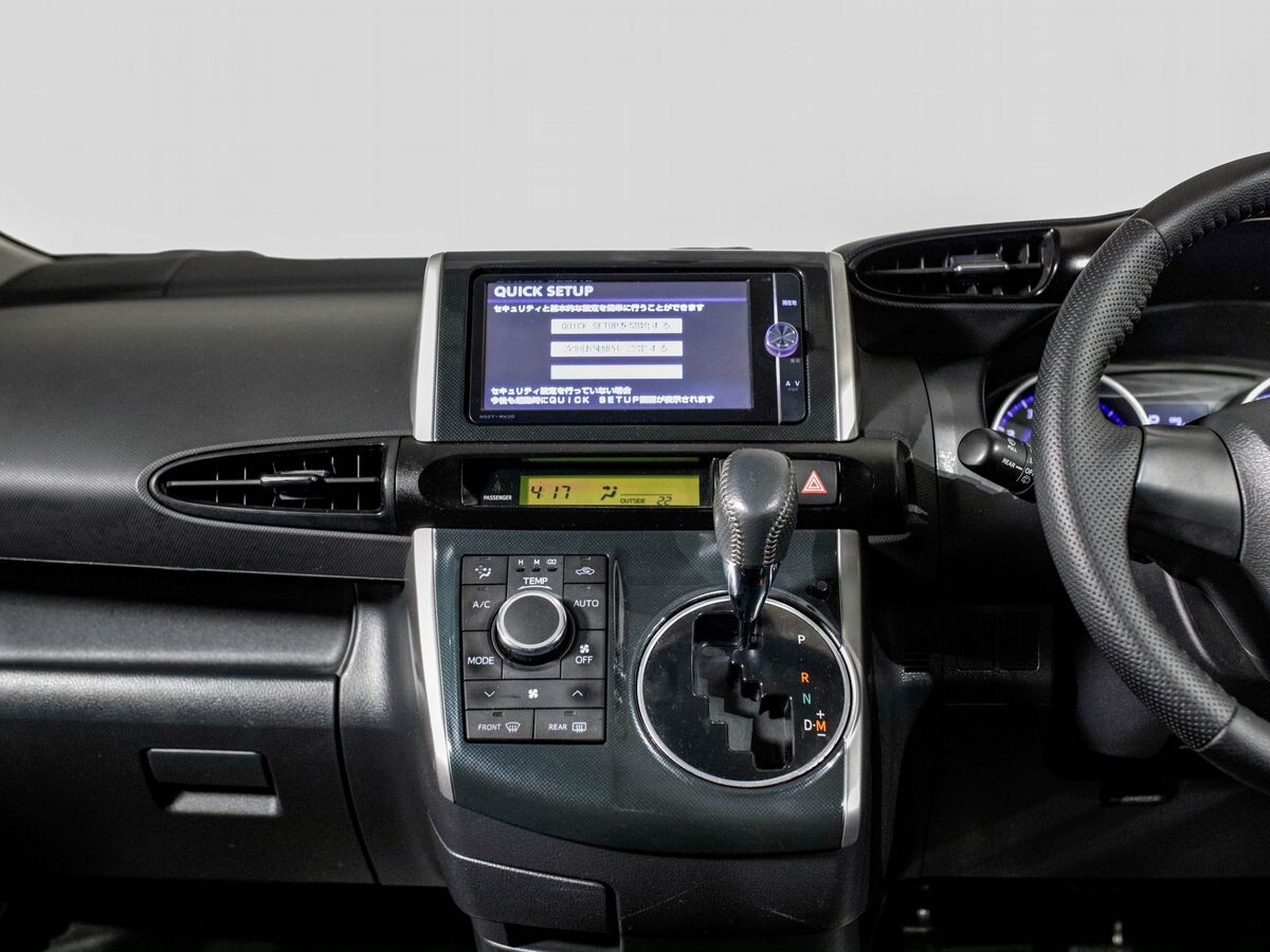 Toyota Wish 2015 - фото автомобиля