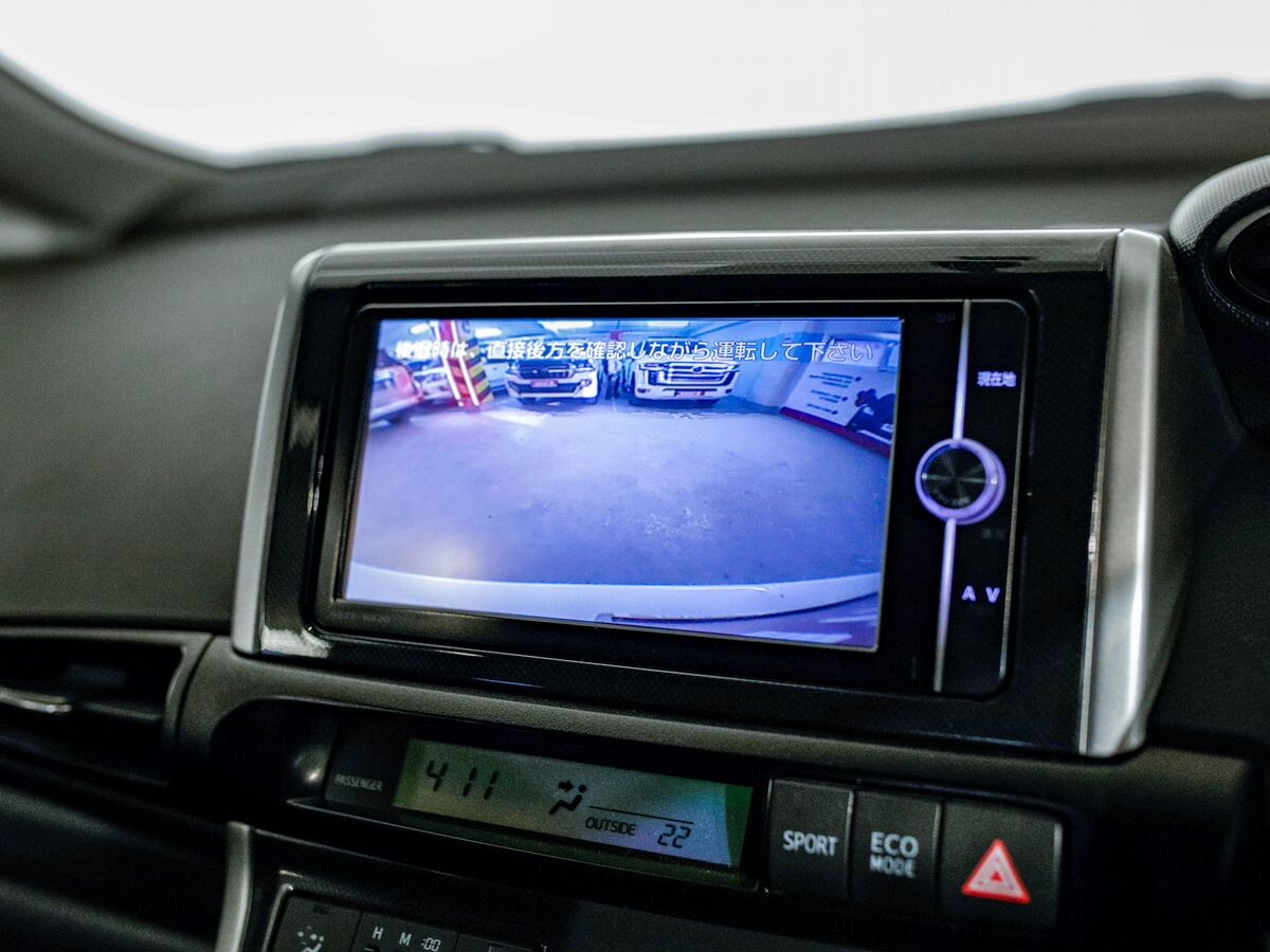 Toyota Wish 2015 - фото автомобиля