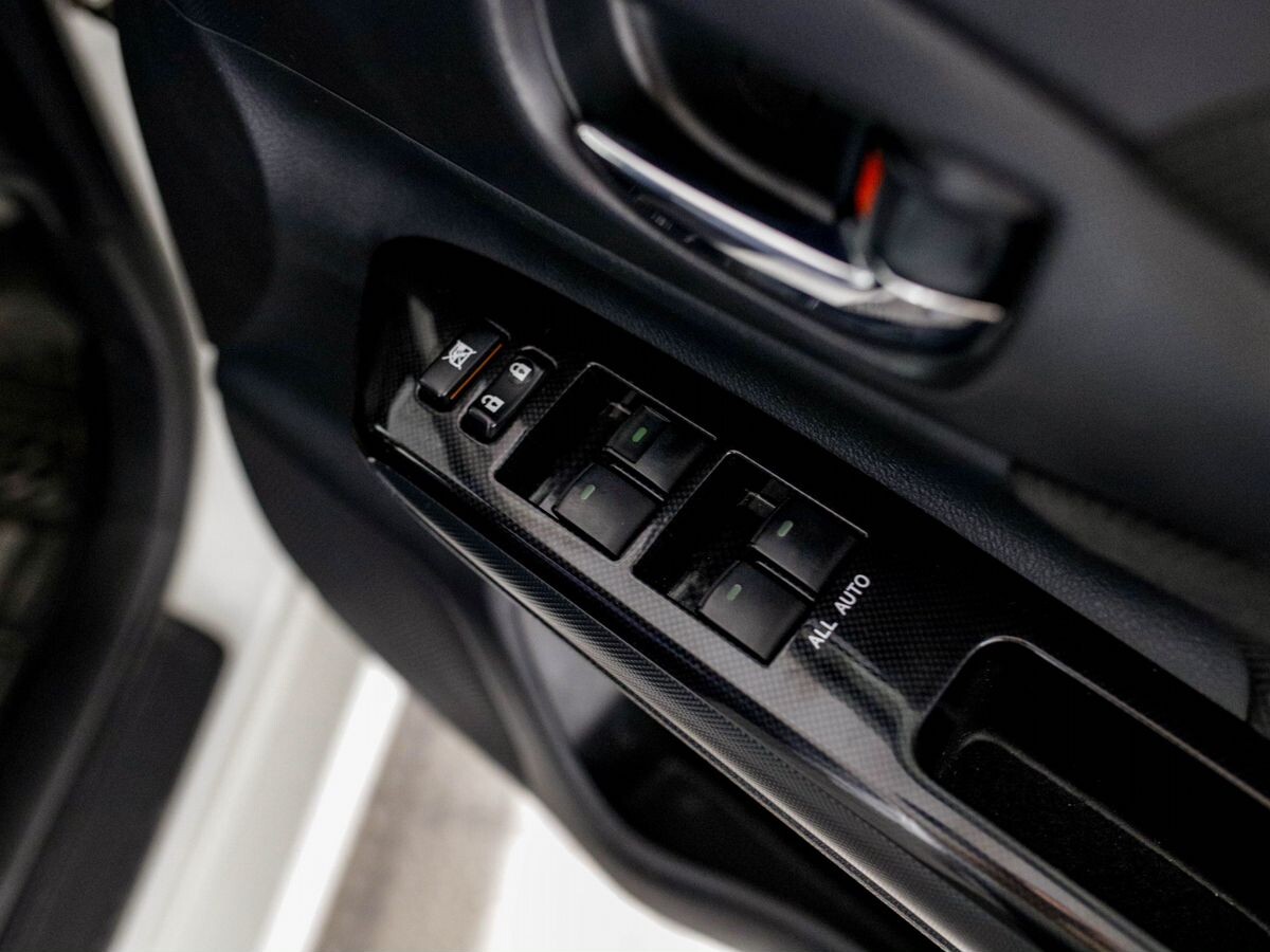 Toyota Wish 2015 - фото автомобиля