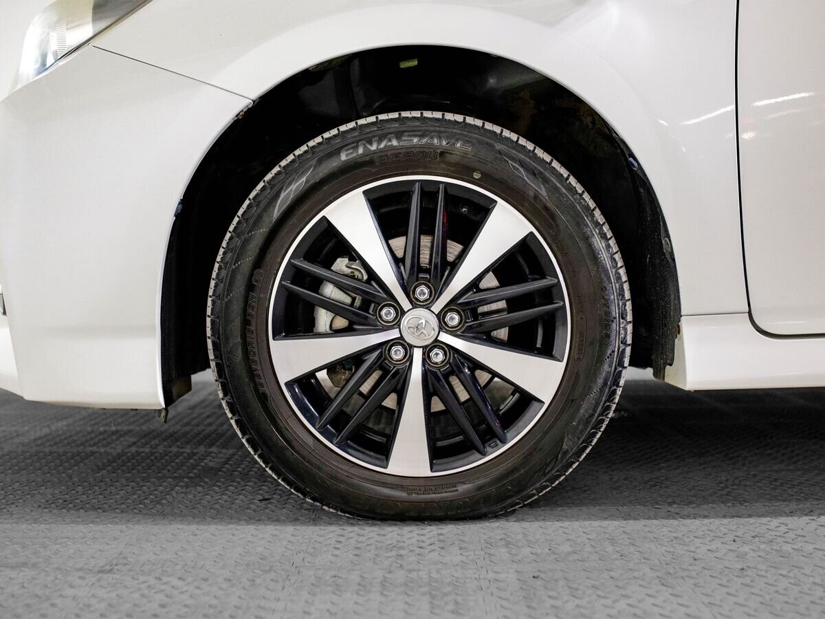 Toyota Wish 2015 - фото автомобиля